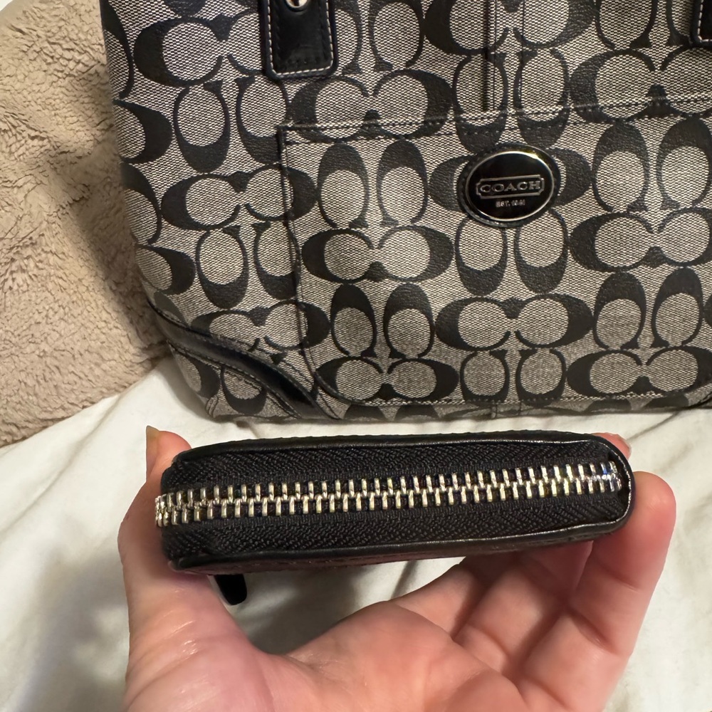 Coach Monogram - Heritage EUC with bonus wallet - Picture 4 of 14